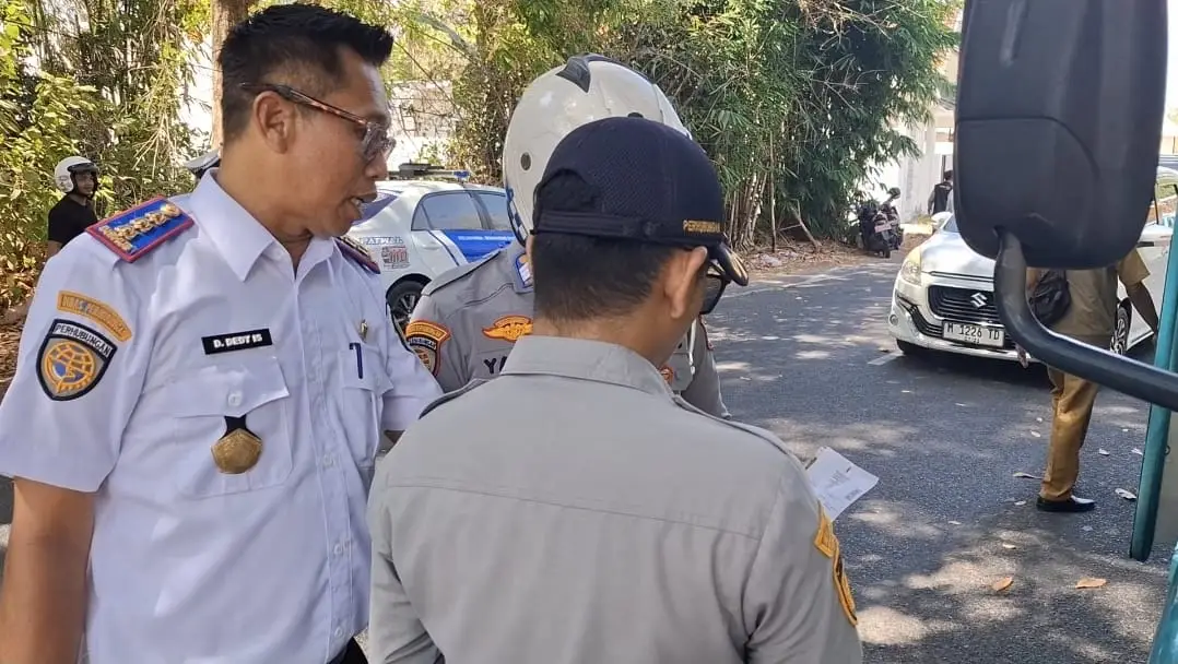 Tim Gabungan Menggelar Penertiban Kendaraan Di Wilayah Perbatasan Batuan-Lenteng