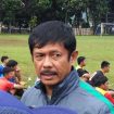 20042-pelatih-timnas-garuda-muda-indra-sjafrie-