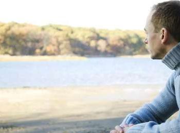 lelaki-kesepian-lelaki-menyendiri