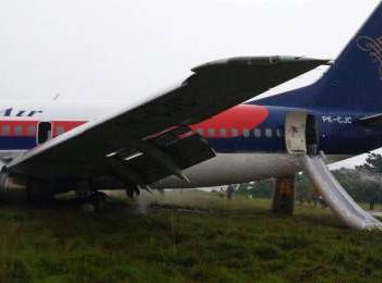 53764-pesawat-sriwijaya-air-tergelincir-di-bandara-rendani-manokwari