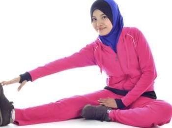 67182-perempuan-muslim-sedang-latihan-fisik-atau-olahraga