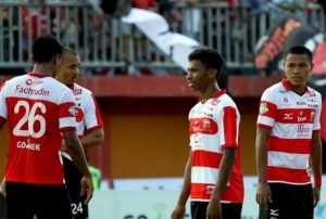 Fachrudin-Wahyudi-Aryanto-Madura-United-Peter-Odemwingie-jadwal-640x431