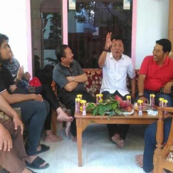 Kampung-Love-Bird-Di-Sumenep-Terus-Dibanjiri-Pengunjung-672×420