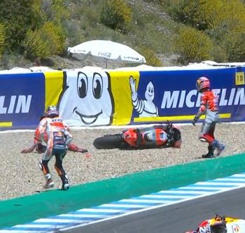pedrosa-dan-duo-ducati-terlibat-kecelakaan-hebat-di-jerez-jUq