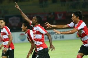 pecundangi-perseru-madura-united-sodok-peringkat-tiga-sjf