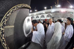 Detik-detik Jokowi Masuk Kakbah