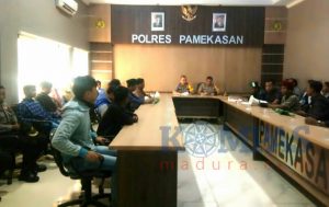 HMI Komisariat Ekonomi Unira Audensi Mapolres Pamekasan