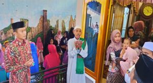 LBH-Achmad-Madani-Putra-Bagikan-100-Sembako-Berikut-Dana-Santunan-ke-Anak-Yatim-dan-Kaum-Dhuafa