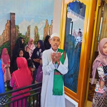 LBH-Achmad-Madani-Putra-Bagikan-100-Sembako-Berikut-Dana-Santunan-ke-Anak-Yatim-dan-Kaum-Dhuafa