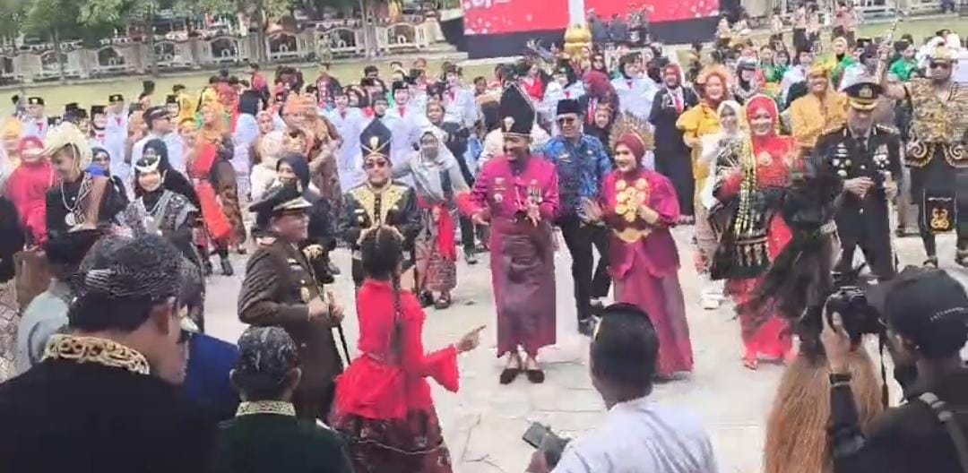 Momentum Upacara HUT RI Ke -81, Bupati Sumenep Apresiasi Pemuda Tanamkan Rasa Cinta Tanah Air Dan Menjaga Budaya Leluhur