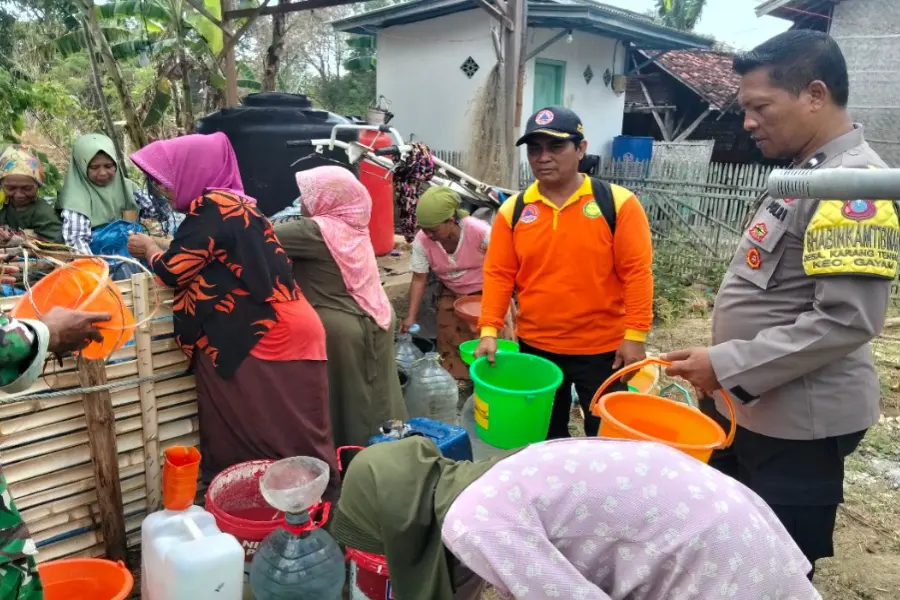 BPBD Sumenep Distribusikan Air Bersih Di Pulau Sepudi