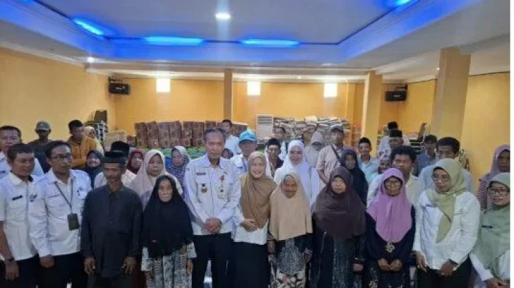 Dinsos P3A Sumenep Menyalurkan Paket Bantuan Sembako Kepada 40 Gelandangan dan Pengemis