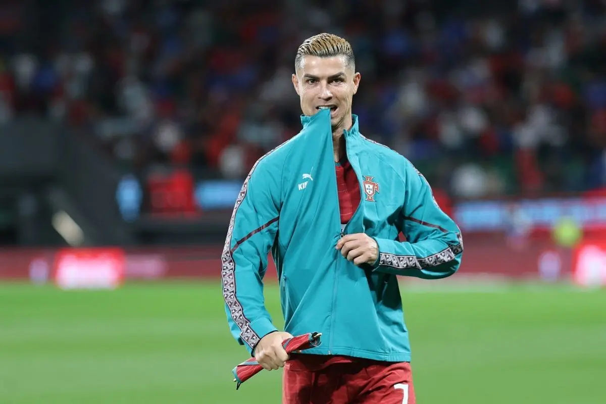 Cristiano Ronaldo menegaskan komitmennya bersama Timnas Portugal dengan menyatakan bahwa dirinya menolak untuk pensiun dari panggung internasional.(AFP/PATRICIA DE MELO MOREIRA)
